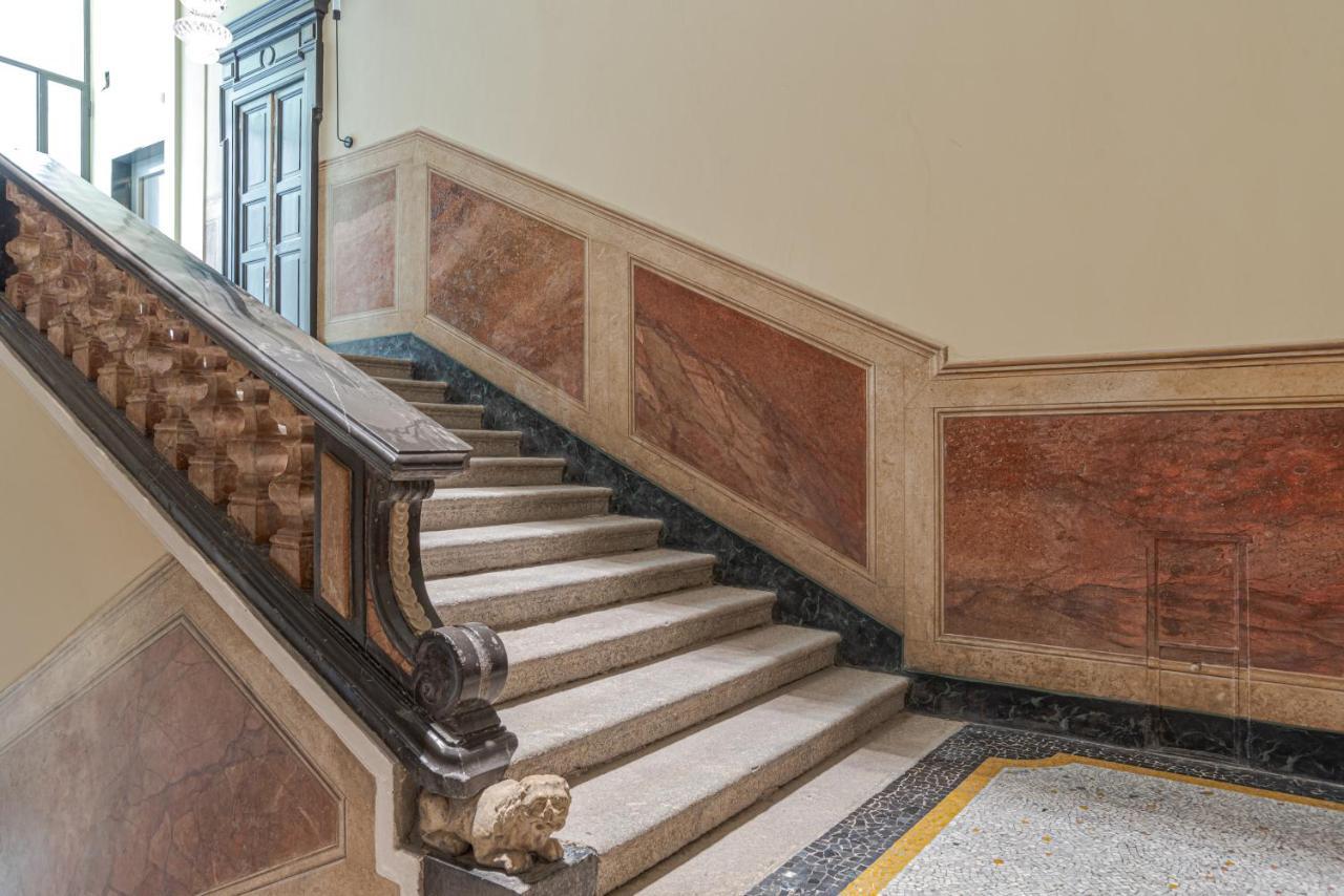 Suite Del Duomo - By MyhomeinКомо Экстерьер фото